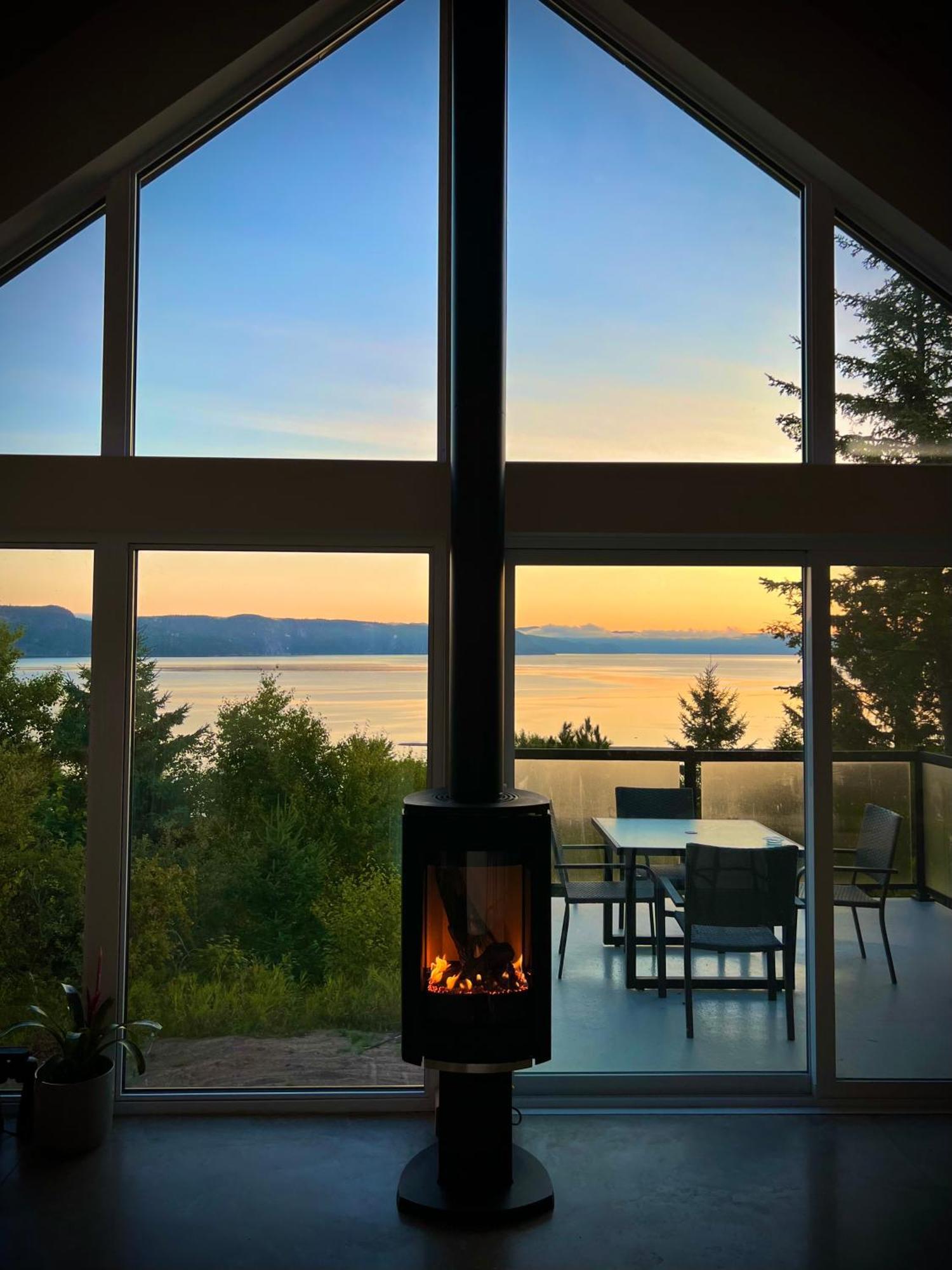 Magical Loft : Breathtaking View & Cozy Fireplace Saguenay Exterior photo